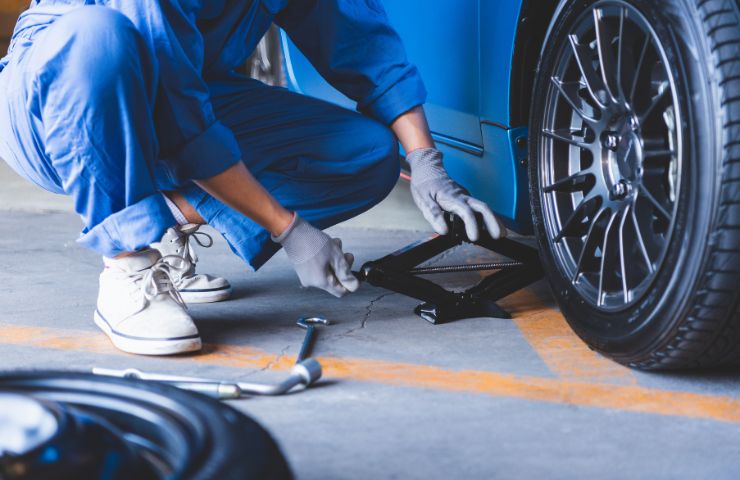 Experienced Mobile Tyre Repair professionals at work