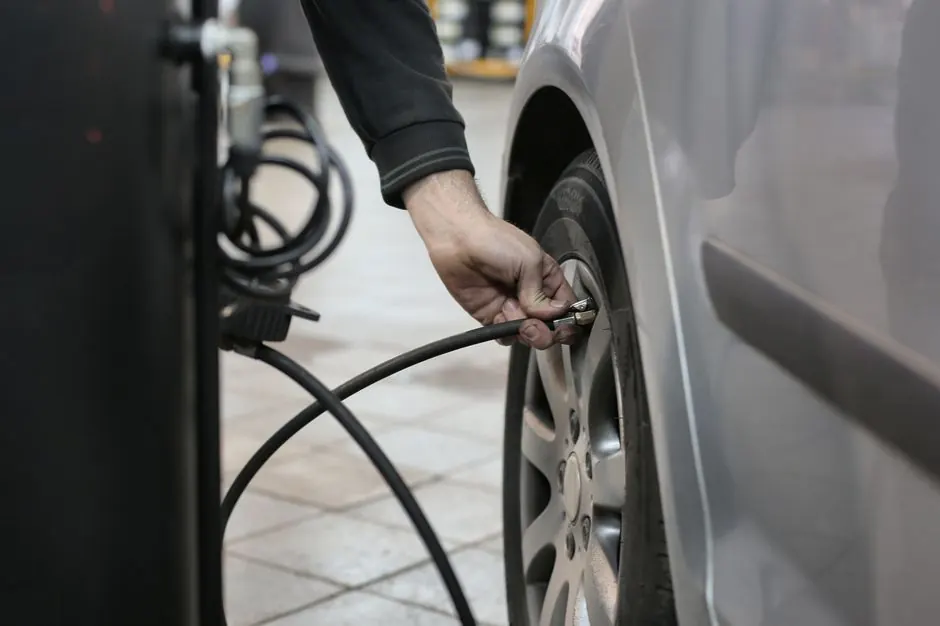 Tyre Heroes Al Ain technicians